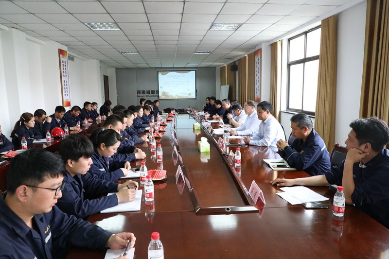 五四青年职工座谈会