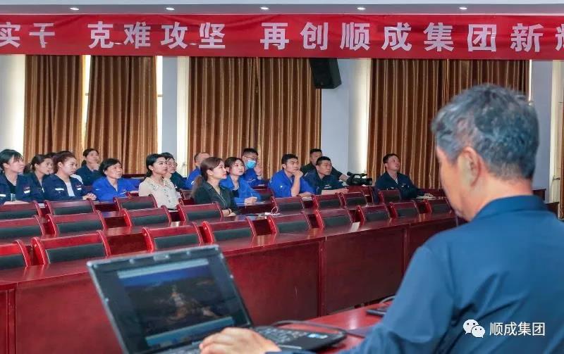 河南bte365集团举行通讯员摄影手艺培训班